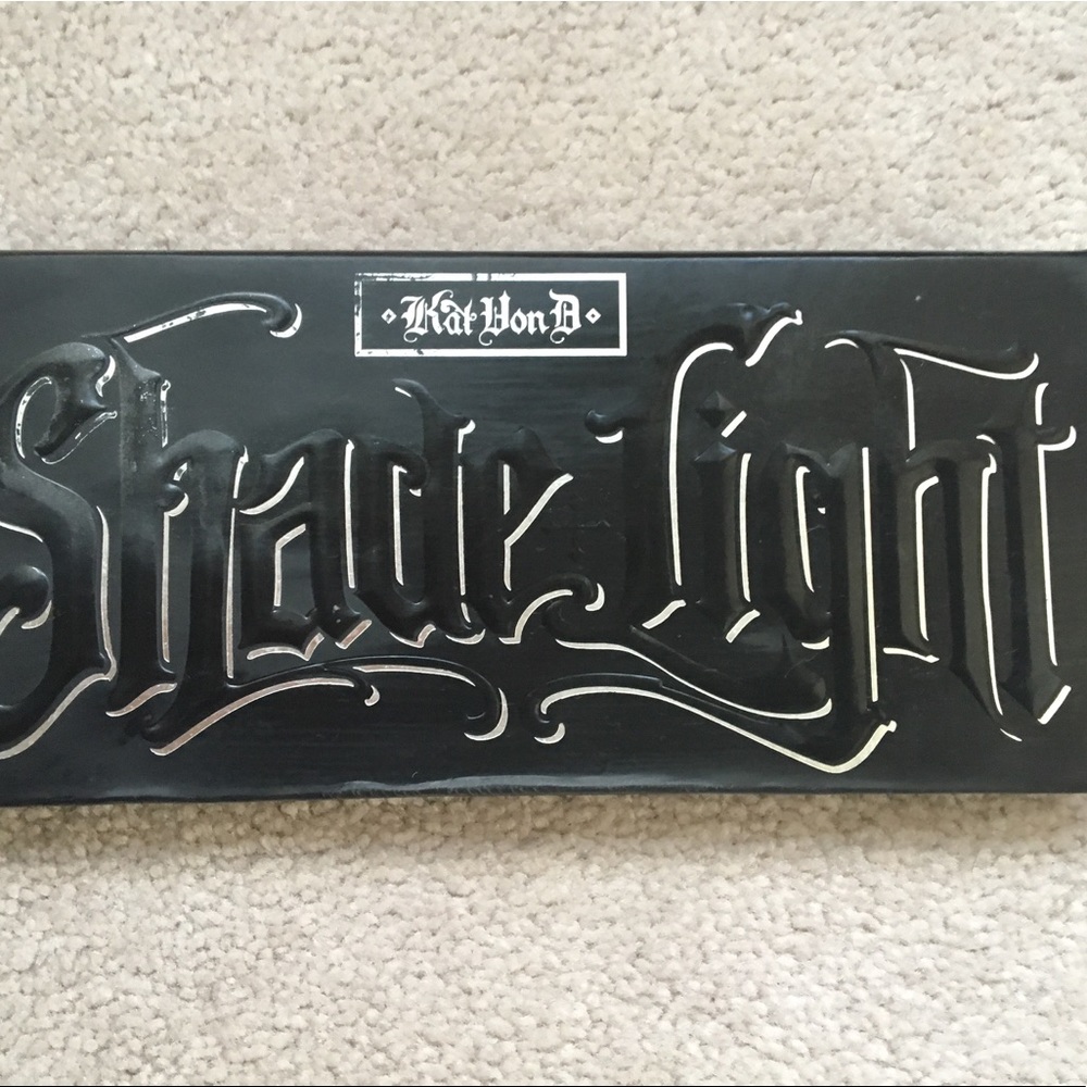 Kat Von D Shade + light contour palette